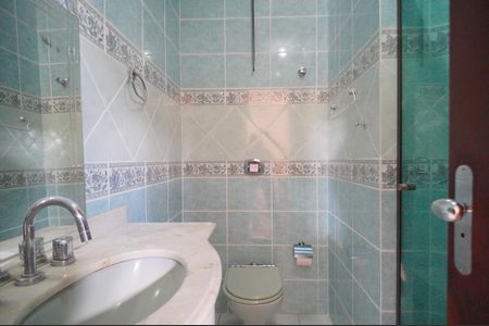 Casa de condomínio para alugar com 165m², 3 quartos e 4 vagasBanheiro