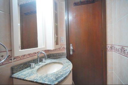 Casa de condomínio para alugar com 165m², 3 quartos e 4 vagasBanheiro da Suíte