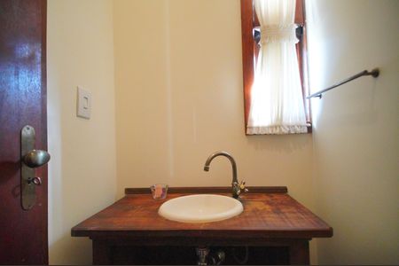 Casa de condomínio para alugar com 165m², 3 quartos e 4 vagasLavabo