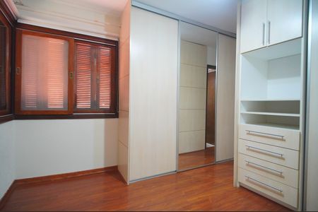 Casa de condomínio para alugar com 165m², 3 quartos e 4 vagasSuíte