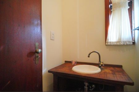 Casa de condomínio para alugar com 165m², 3 quartos e 4 vagasLavabo