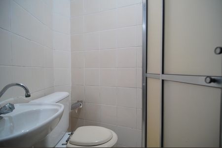 Casa de condomínio para alugar com 165m², 3 quartos e 4 vagasBanheiro de serviço