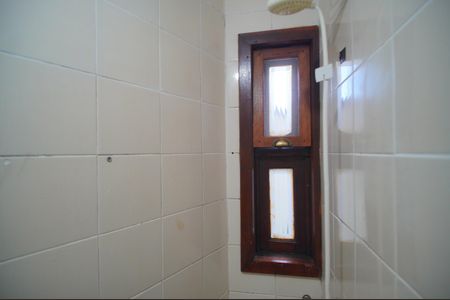 Casa de condomínio para alugar com 165m², 3 quartos e 4 vagasBanheiro de serviço