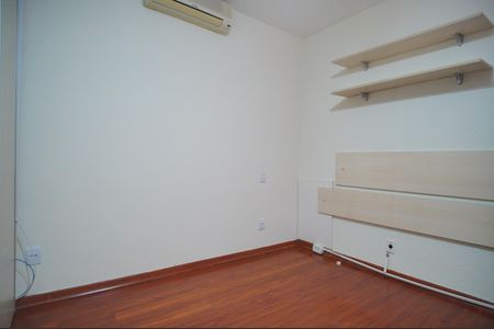 Casa de condomínio para alugar com 165m², 3 quartos e 4 vagasSuíte