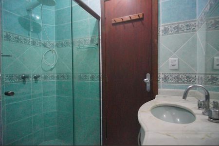 Casa de condomínio para alugar com 165m², 3 quartos e 4 vagasBanheiro