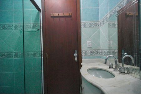 Casa de condomínio para alugar com 165m², 3 quartos e 4 vagasBanheiro