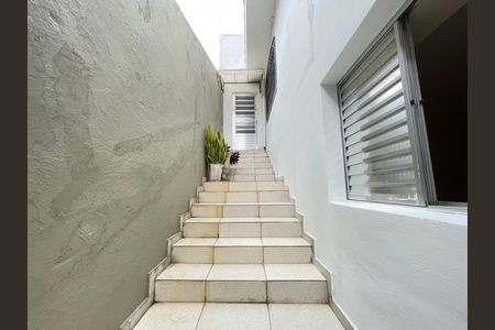 Casa para alugar com 80m², 2 quartos e 1 vaga Casa para alugar com 80m², 2 quartos e 1 vagaEscada