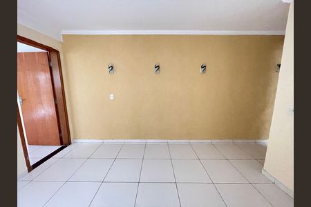 Casa para alugar com 80m², 2 quartos e 1 vaga Casa para alugar com 80m², 2 quartos e 1 vagaSala