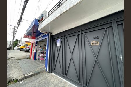 Casa para alugar com 80m², 2 quartos e 1 vaga Casa para alugar com 80m², 2 quartos e 1 vagaFachada com plaquinha YEEJ-599