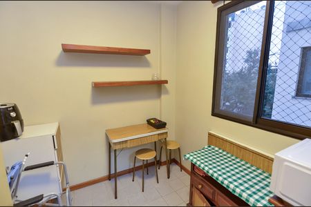 Apartamento à venda com 110m², 3 quartos e 2 vagas Apartamento à venda com 110m², 3 quartos e 2 vagasQuarto de Serviço