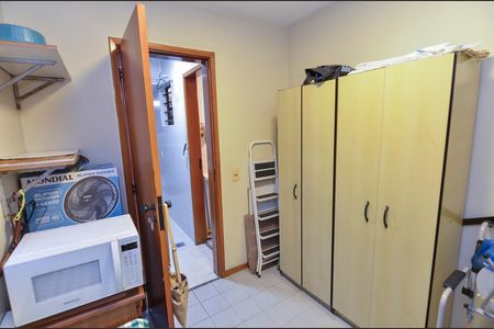 Apartamento à venda com 110m², 3 quartos e 2 vagas Apartamento à venda com 110m², 3 quartos e 2 vagasQuarto de Serviço