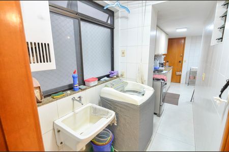 Apartamento à venda com 110m², 3 quartos e 2 vagas Apartamento à venda com 110m², 3 quartos e 2 vagasÁrea de Serviço