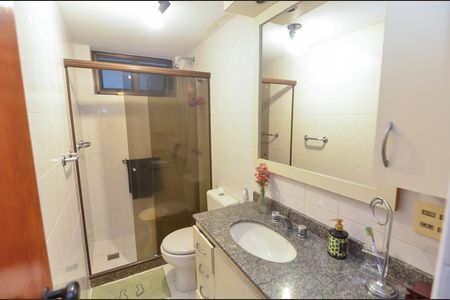 Apartamento à venda com 110m², 3 quartos e 2 vagas Apartamento à venda com 110m², 3 quartos e 2 vagasBanheiro da Suíte