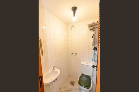 Apartamento à venda com 110m², 3 quartos e 2 vagas Apartamento à venda com 110m², 3 quartos e 2 vagasBanheiro de Serviço