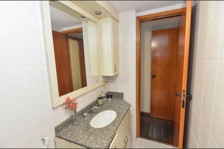 Apartamento à venda com 110m², 3 quartos e 2 vagas Apartamento à venda com 110m², 3 quartos e 2 vagasBanheiro da Suíte