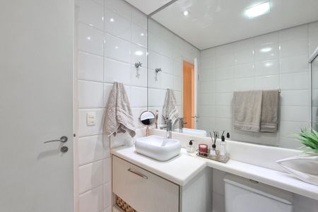 Apartamento à venda com 198m², 3 quartos e 3 vagas Apartamento à venda com 198m², 3 quartos e 3 vagasBanheiro da Suíte 1