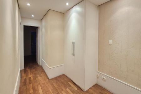Apartamento à venda com 198m², 3 quartos e 3 vagas Apartamento à venda com 198m², 3 quartos e 3 vagasCorredor