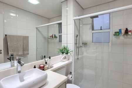 Apartamento à venda com 198m², 3 quartos e 3 vagas Apartamento à venda com 198m², 3 quartos e 3 vagasBanheiro da Suíte 1