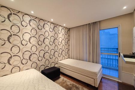 Apartamento à venda com 198m², 3 quartos e 3 vagas Apartamento à venda com 198m², 3 quartos e 3 vagasSuíte 2