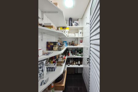 Apartamento à venda com 198m², 3 quartos e 3 vagas Apartamento à venda com 198m², 3 quartos e 3 vagasCozinha - dispensa