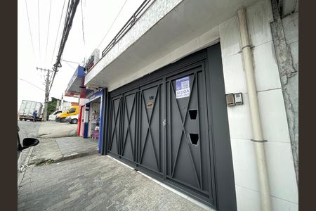 Casa para alugar com 120m², 3 quartos e 1 vaga Casa para alugar com 120m², 3 quartos e 1 vagaFachada com plaquinha YEEJ-598