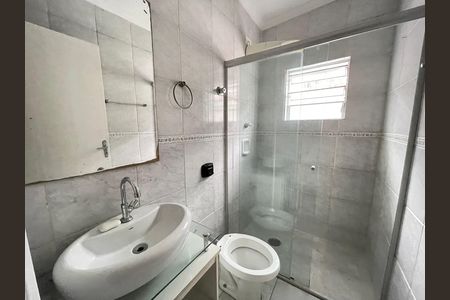 Casa para alugar com 120m², 3 quartos e 1 vaga Casa para alugar com 120m², 3 quartos e 1 vagaBanheiro 2