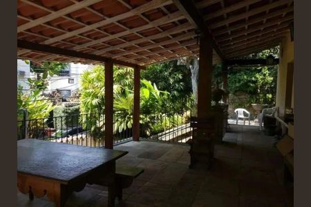Casa à venda com 386m², 4 quartos e 2 vagas