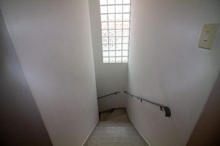 Casa para alugar com 180m², 2 quartos e 2 vagasEscada