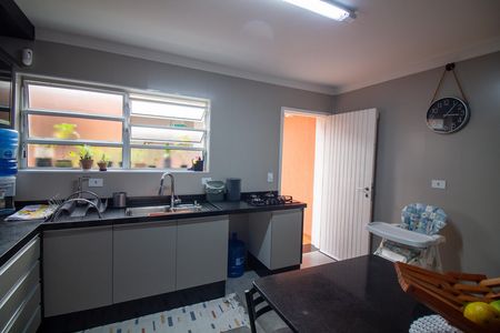 Casa para alugar com 180m², 2 quartos e 2 vagasCozinha