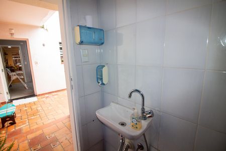 Casa para alugar com 180m², 2 quartos e 2 vagasBanheiro de Serviço