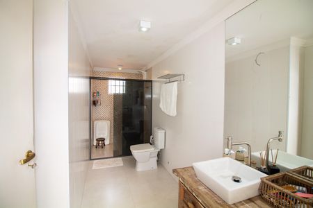 Casa para alugar com 180m², 2 quartos e 2 vagasBanheiro da Suíte