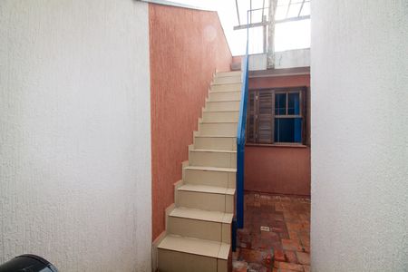 Casa para alugar com 180m², 2 quartos e 2 vagasEscada