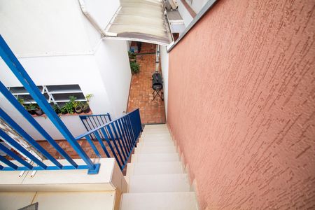 Casa para alugar com 180m², 2 quartos e 2 vagasEscada