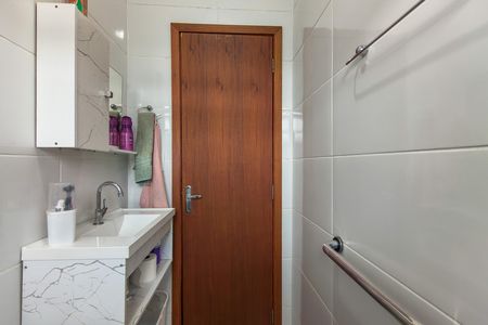 Casa de condomínio para alugar com 67m², 2 quartos e 1 vaga Casa de condomínio para alugar com 67m², 2 quartos e 1 vagaBanheiro