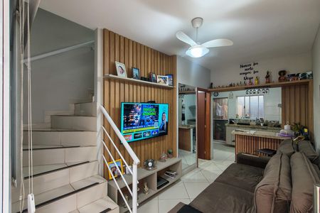 Sala de casa de condomínio para alugar com 2 quartos, 67m² em Nova Mirim, Praia Grande