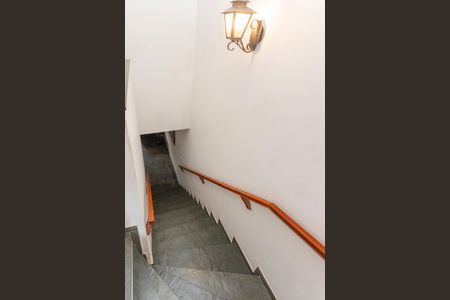 Casa à venda com 168m², 3 quartos e 2 vagasEscada