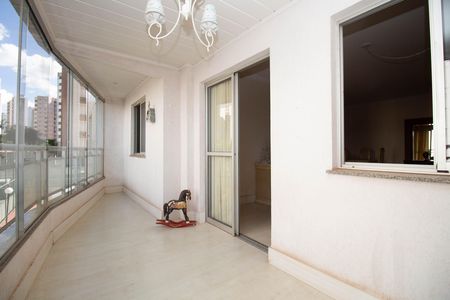 Apartamento à venda com 123m², 3 quartos e 2 vagas Apartamento à venda com 123m², 3 quartos e 2 vagasSacada