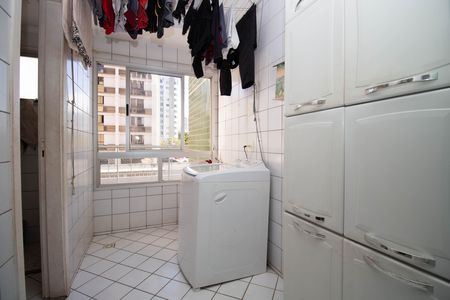 Apartamento à venda com 123m², 3 quartos e 2 vagas Apartamento à venda com 123m², 3 quartos e 2 vagasCozinha e Área de Serviço