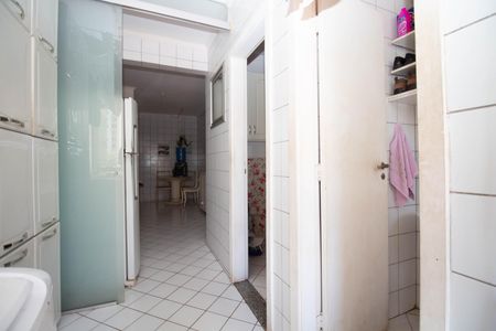 Apartamento à venda com 123m², 3 quartos e 2 vagas Apartamento à venda com 123m², 3 quartos e 2 vagasCozinha e Área de Serviço