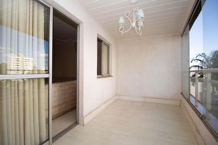 Apartamento à venda com 123m², 3 quartos e 2 vagas Apartamento à venda com 123m², 3 quartos e 2 vagasSacada
