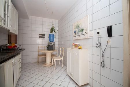 Apartamento à venda com 123m², 3 quartos e 2 vagas Apartamento à venda com 123m², 3 quartos e 2 vagasCozinha e Área de Serviço