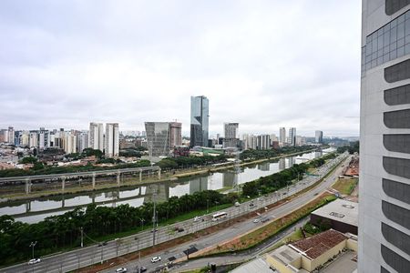 Apartamento à venda com 186m², 3 quartos e 3 vagasVista da Suíte 2