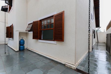 Casa para alugar com 250m², 4 quartos e 3 vagasQuintal e corredor externo