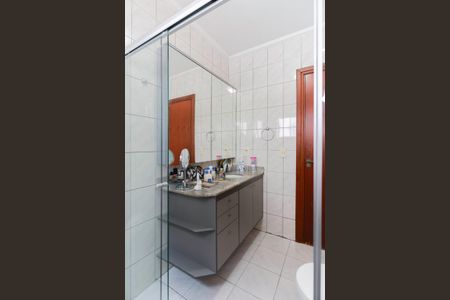 Casa para alugar com 250m², 4 quartos e 3 vagasBanheiro da suíte 1