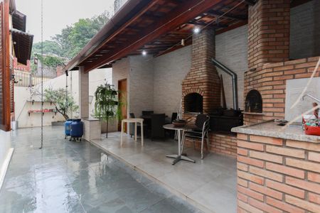 Casa para alugar com 250m², 4 quartos e 3 vagasQuintal e corredor externo