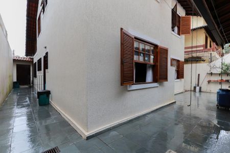 Casa para alugar com 250m², 4 quartos e 3 vagasQuintal e corredor externo