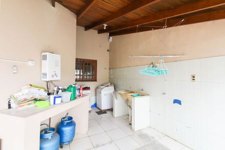 Casa à venda com 200m², 3 quartos e 3 vagas Casa à venda com 200m², 3 quartos e 3 vagasÁrea externa
