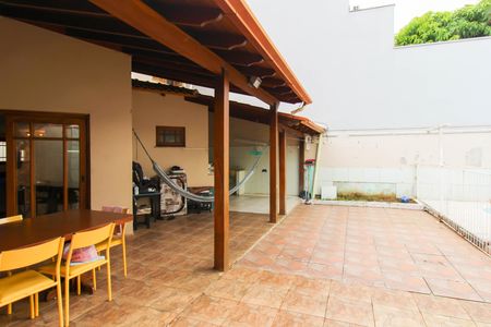 Casa à venda com 200m², 3 quartos e 3 vagas Casa à venda com 200m², 3 quartos e 3 vagasÁrea externa