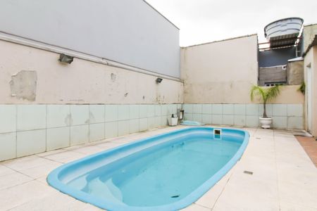 Casa à venda com 200m², 3 quartos e 3 vagas Casa à venda com 200m², 3 quartos e 3 vagasÁrea externa
