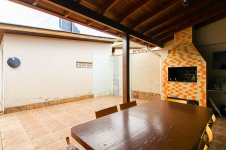 Casa à venda com 200m², 3 quartos e 3 vagas Casa à venda com 200m², 3 quartos e 3 vagasÁrea externa